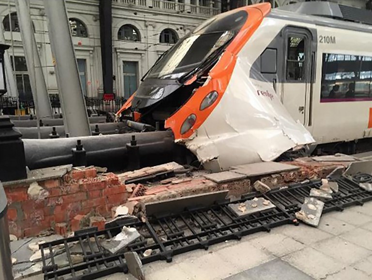 Un accidente de tren en Barcelona deja 54 heridos, 1 de ellos está grave
