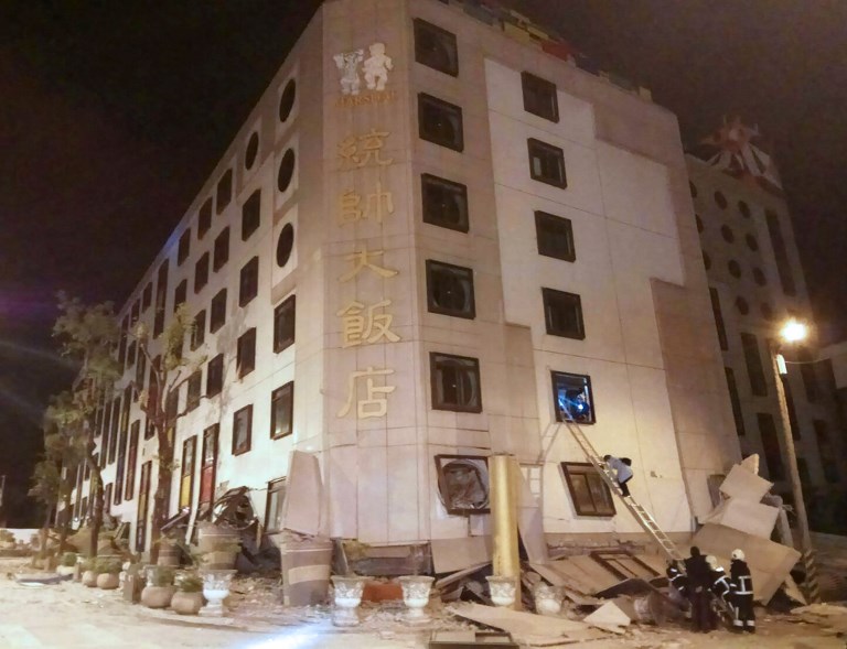 Un hotel se derrumba en Taiwán luego de un sismo de magnitud 6,4
