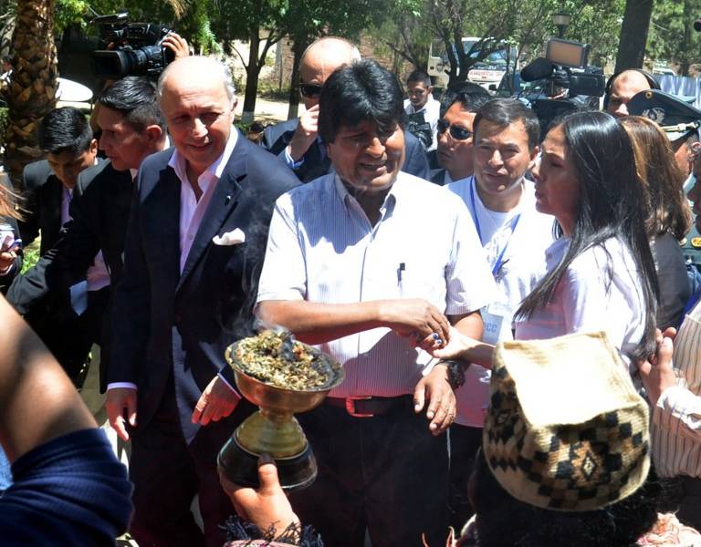 Cumbre social arranca en Bolivia con llamado para salvar al planeta