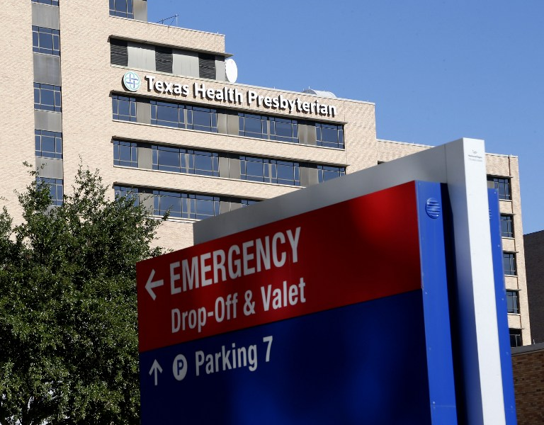 Segunda paciente con ébola viajó en avión; se busca a los demás pasajeros