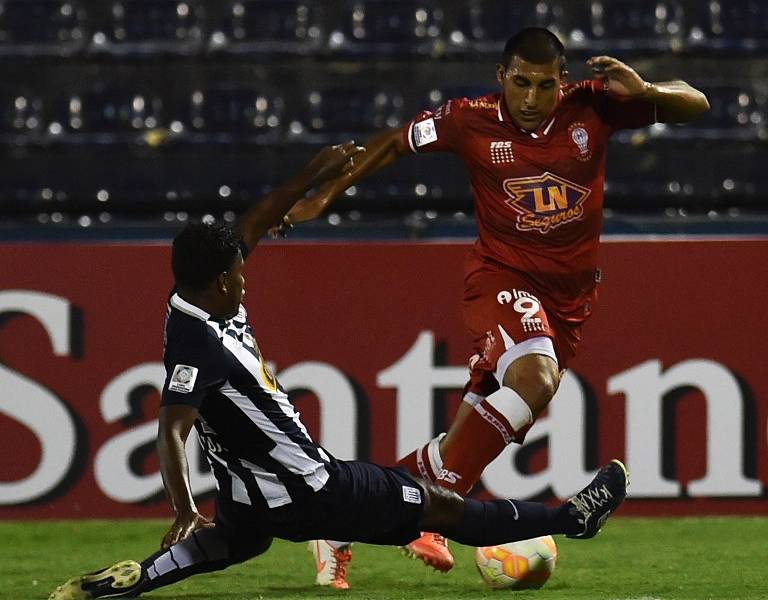 Alianza dio vergüenza al caer ante argentino Huracán, según prensa peruana
