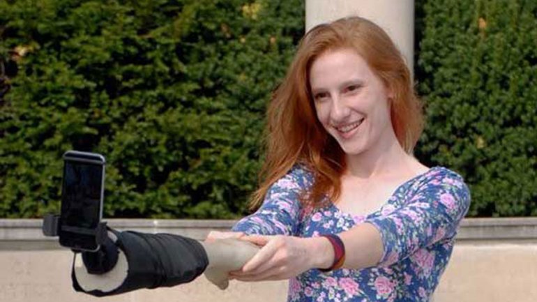 El brazo &#039;selfie&#039; o cómo disimular que no tienes amigos