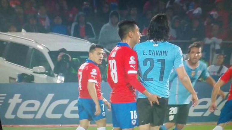 Los memes de la polémica entre Jara y Cavani