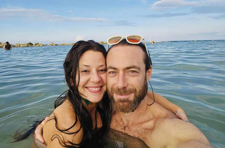 Selfie tomada de redes sociales públicas de Nathalie y Danny.