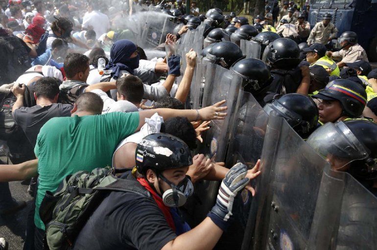 Críticas de varios gobiernos por “ruptura del orden constitucional” en Venezuela