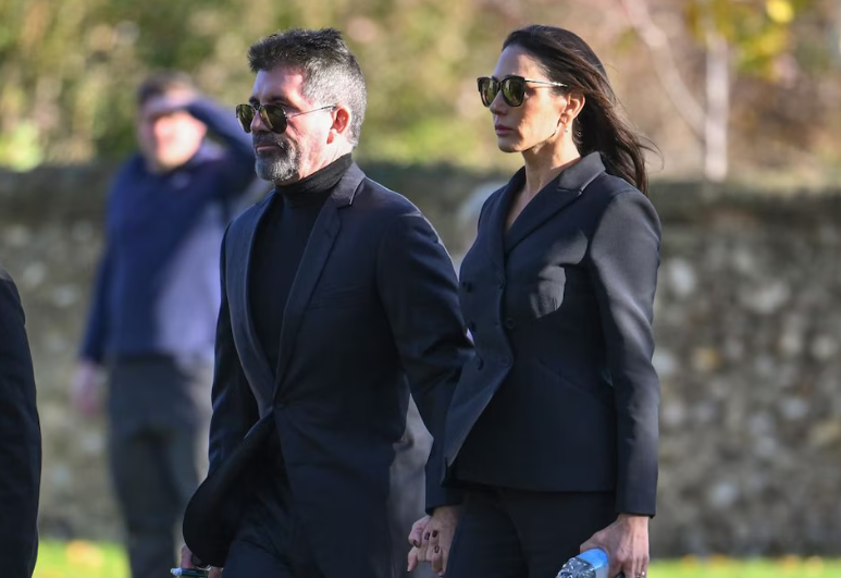Simon Cowell junto a su novia Lauren Silverman