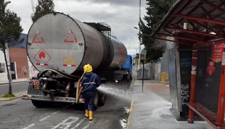 Rociar las calles con desinfectante es peligroso y poco eficaz, según la OMS