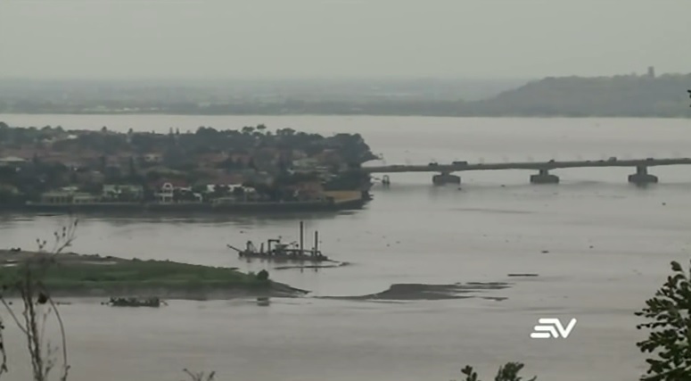 Juez deja vigente contrato de dragado de río Guayas