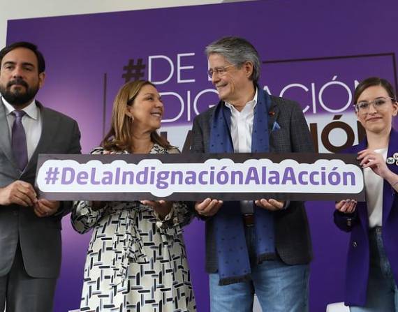 La primera dama, María de Lourdes Alcívar, acompañó al presidente Guillermo Lasso en un evento en Quito.