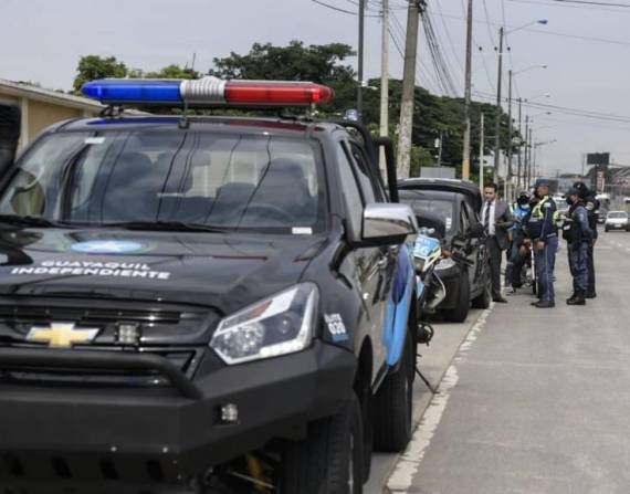 Municipio de Guayaquil cambia camionetas alquiladas para la Policía pero no pueden patrullar en zonas conflictivas