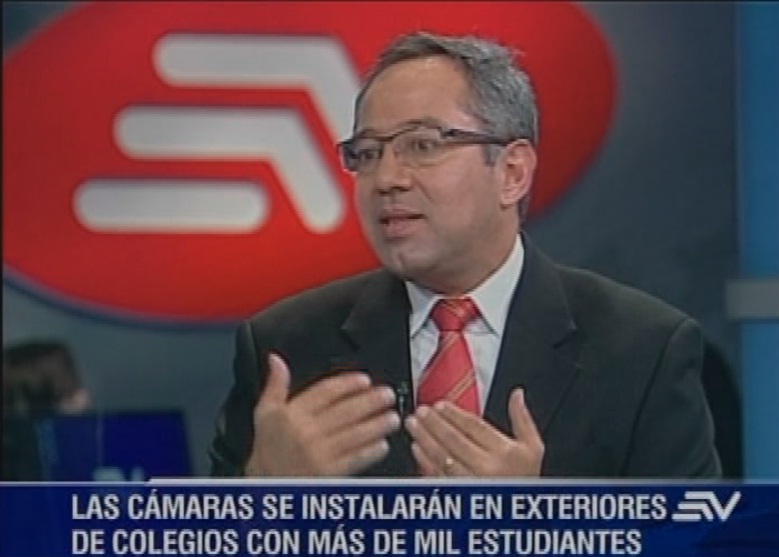 Cámaras se instalarán en exteriores de colegios con más de 1.000 estudiantes