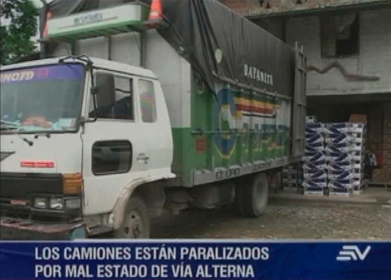 Conductores demandan escasez de combustible tras colapso de puente en El Oro