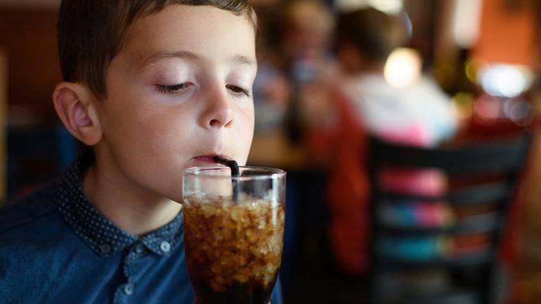 Qué es el aspartame, endulzante que la OMS califica como posiblemente cancerígeno para humanos