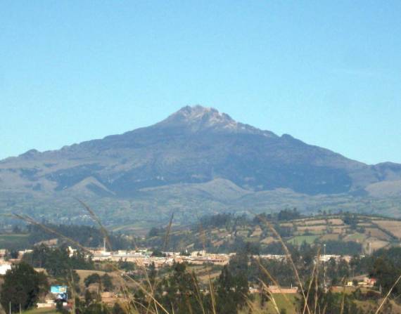 El volcán Chiles tiene una altura de 4.707 metros sobre el nivel del mar.