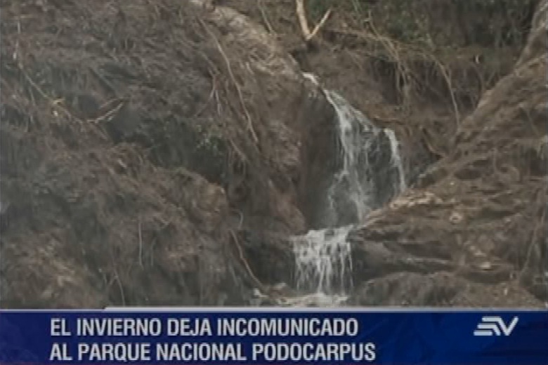 Vías de tres importantes zonas del país, afectadas por deslaves