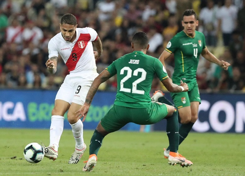 Perú derrota a Bolivia y queda a un paso de cuartos