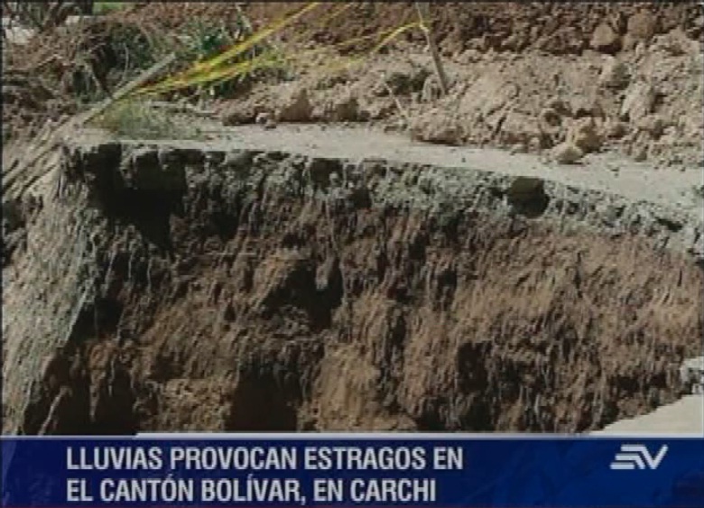 Vías de tres importantes zonas del país, afectadas por deslaves