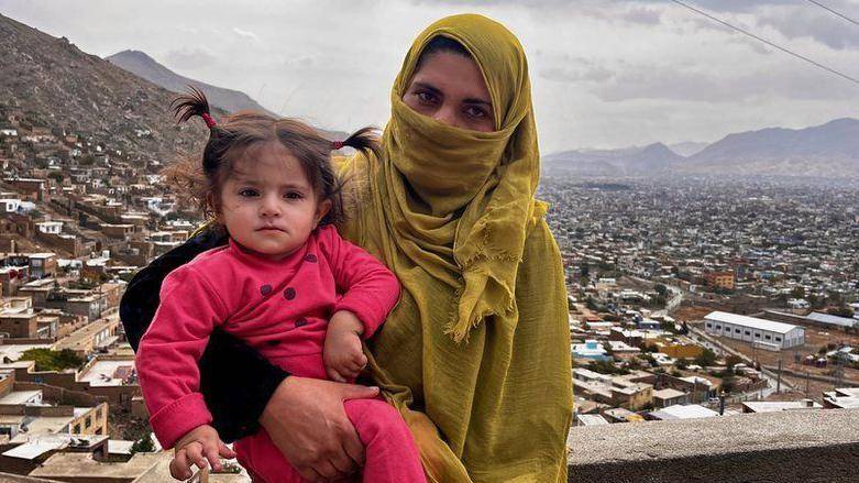 Las mujeres afganas que sedan a sus hijos para que no sufran de hambre