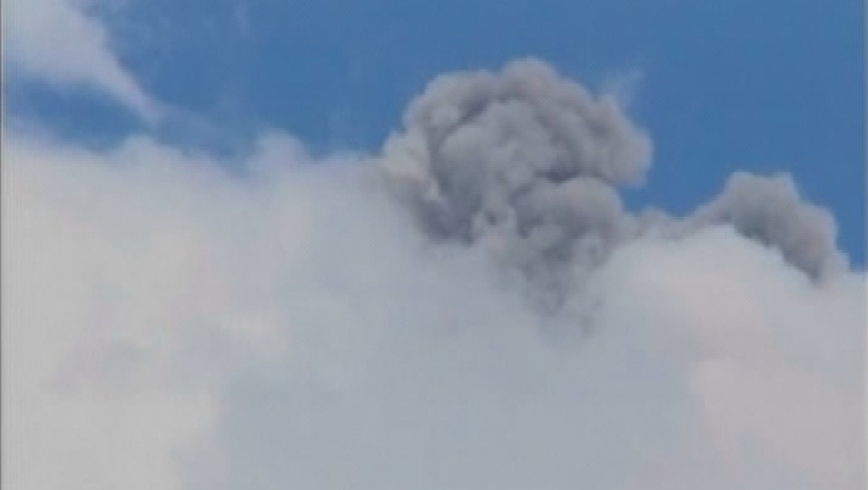 Nueva caída de ceniza del Tungurahua pone en alerta a tres comunidades