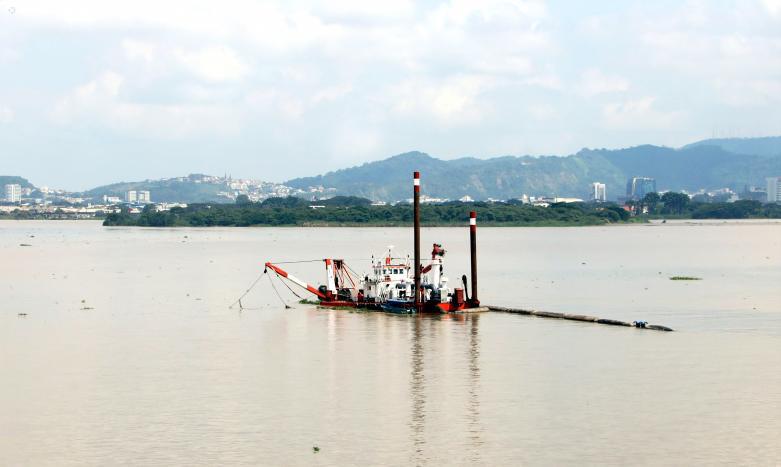 El dragado del Río Guayas está paralizado desde hace más de 20 días