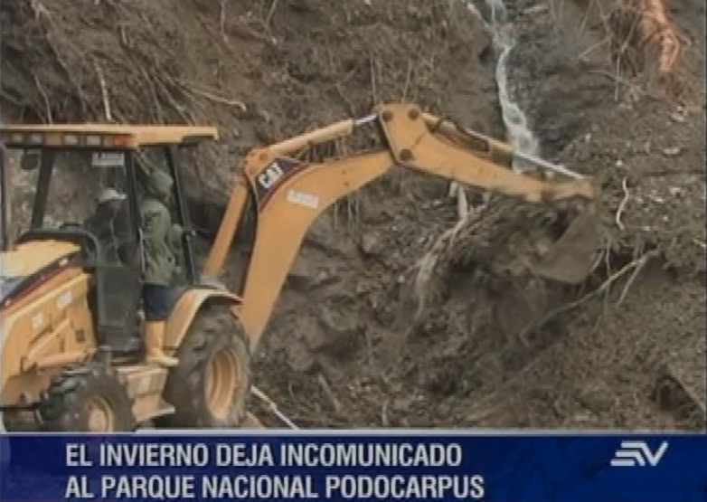 Vías de tres importantes zonas del país, afectadas por deslaves