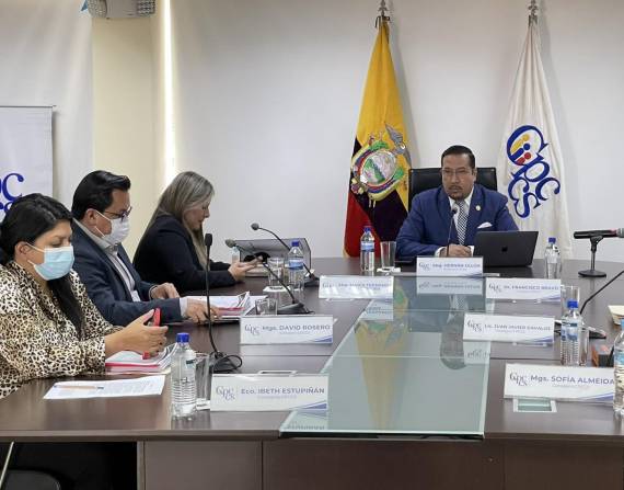 El CPCCS había escogido a Raúl González Carrión como titular de esa Superintendencia.