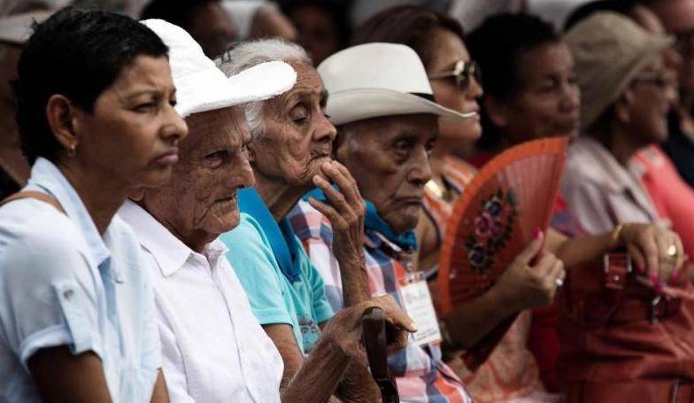 El 50% de adultos mayores migrantes en Latinoamérica se siente discriminado