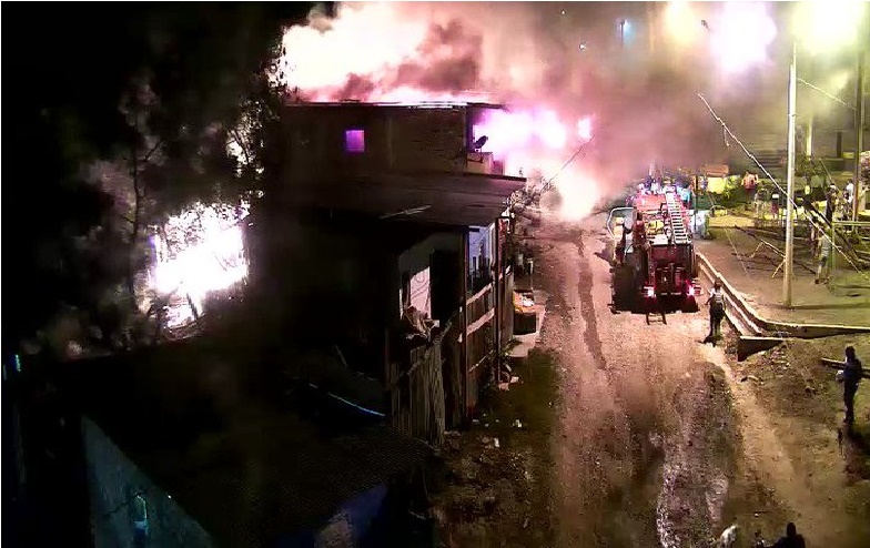 Incendio consume al menos 11 casas en Portoviejo