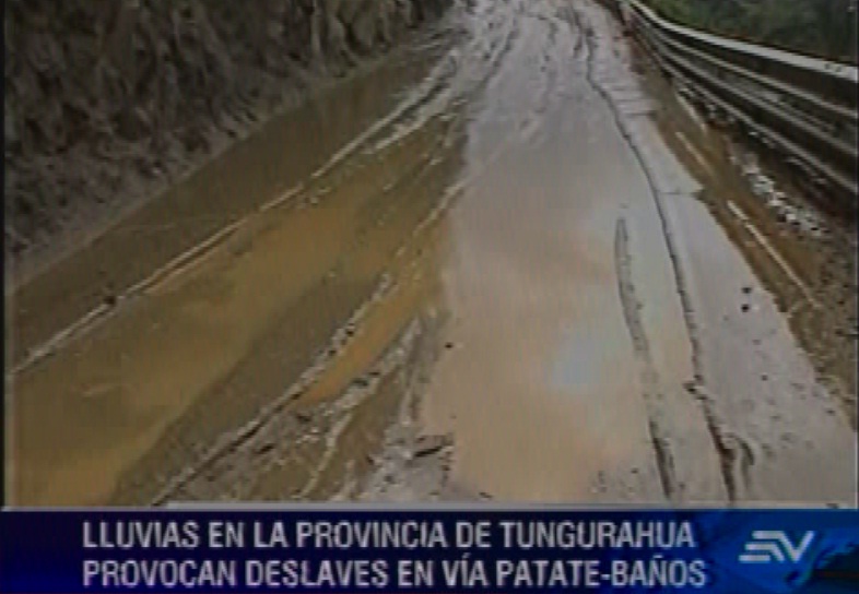 Deslave en la vía Patate-Baños afecta comunicación de sus moradores