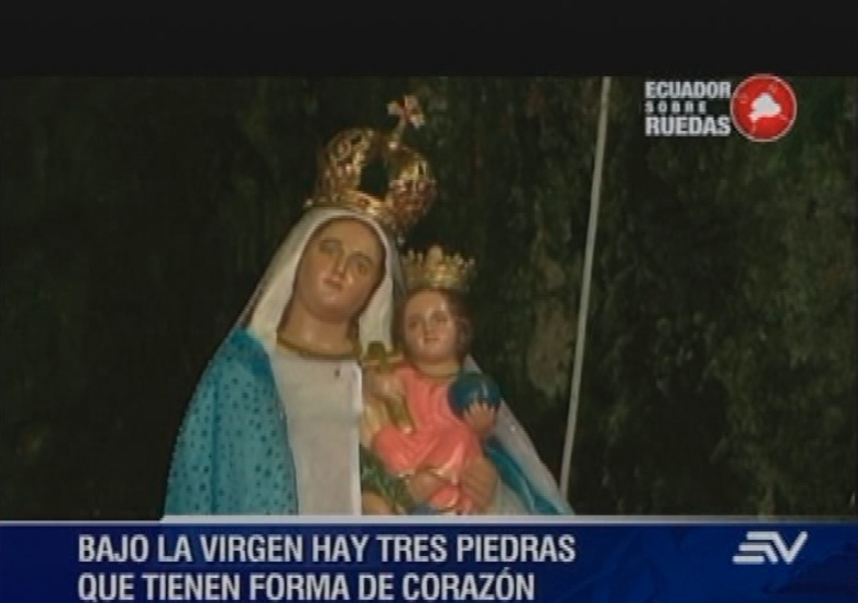 La gruta que alberga la imagen de la Virgen está en Montúfar