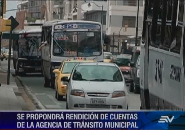 Estudiantes y comités barriales recogen firmas para consulta sobre tránsito en Guayaquil