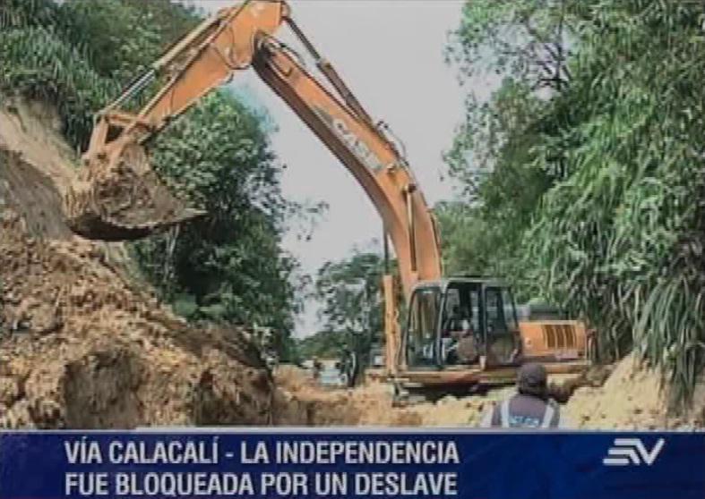 Vías de tres importantes zonas del país, afectadas por deslaves