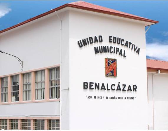 La Unidad Educativa Municipal Benalcázar dejará de ser punto de vacunación.