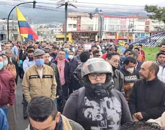 Quito: marcha de protesta por las fallas en la revisión técnica vehicular y matriculación