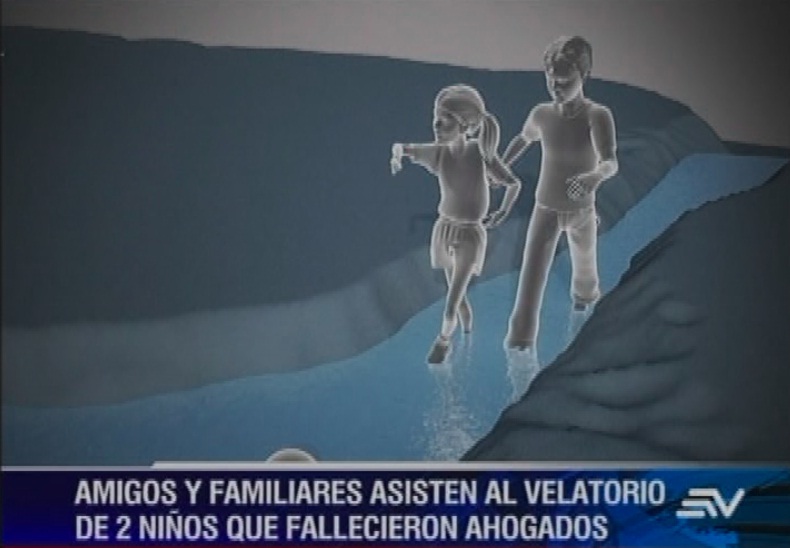 Familiares y amigos despiden a los niños que se ahogaron en Daule
