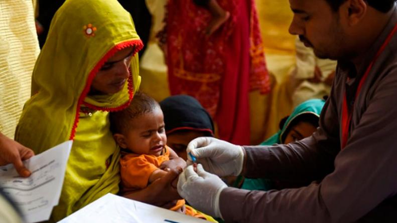 Casi 700 pacientes de Pakistán contaminados por VIH