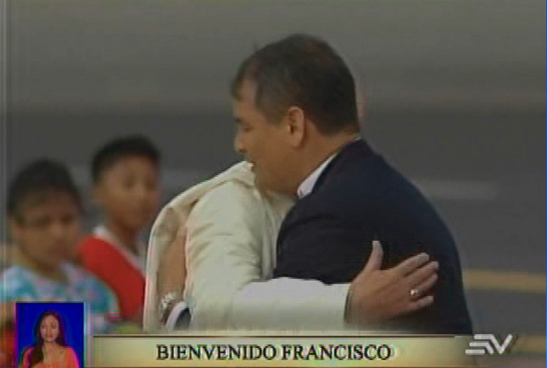 El papa llamó a fomentar el diálogo sin exclusiones, Correa habló de la inequidad