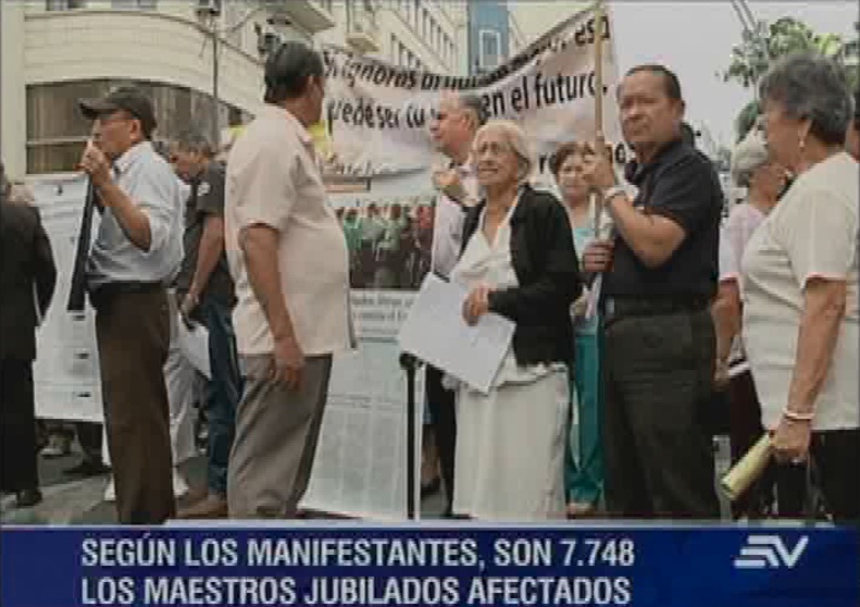 Un grupo de maestros reclama reliquidación de jubilación voluntaria