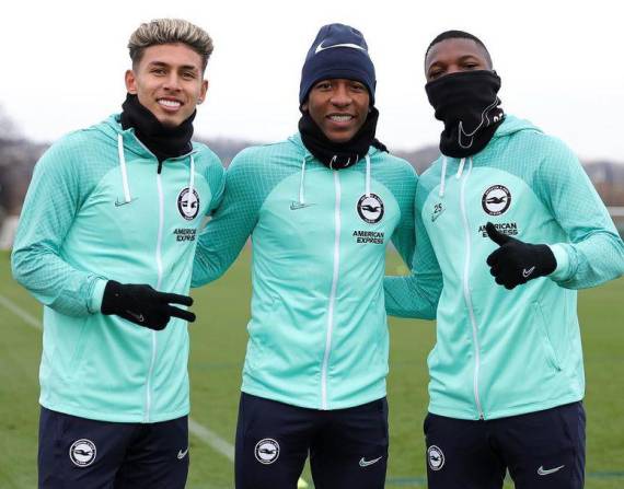 Caicedo, Estupiñán y Sarmiento son titulares por primera vez en el Brighton