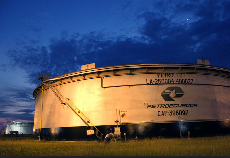 Petroecuador anuncia &quot;ajuste institucional&quot; por caída del precio del petróleo
