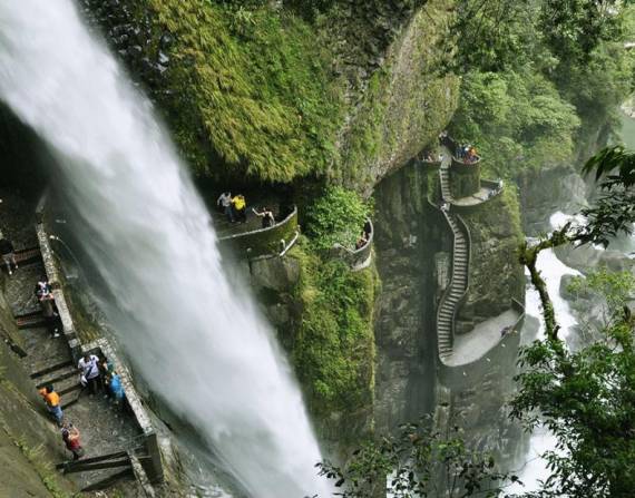 Las actividades en Baños se vieron afectadas por el clima, recomiendan no acercarse a zonas de ríos y cascadas.