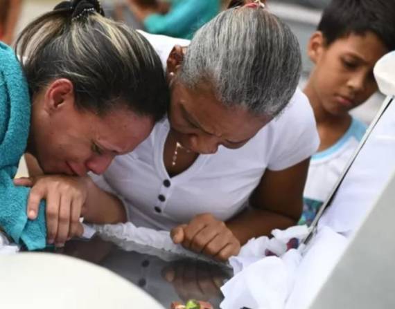 Imagen de archivo de Jenifer Guerrero, madre de un niño venezolano de 11 años que murió de cáncer en 2019 mientras esperaba un trasplante de médula ósea.