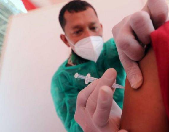 Las dos vacunas fabricadas por China, Sinovac y Sinopharm, son usadas ampliamente en países de bajo y mediano ingreso