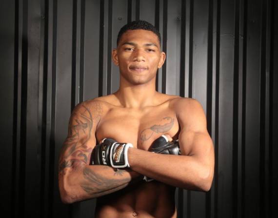 El peleador nacido en Pasaje se medirá ante el local Trevin Giles en la categoría peso wélter (hasta 77 kg 169 lb).