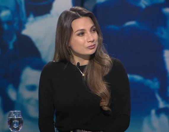 Imagen de la analista y politóloga Carolina Jaramillo en un programa de Políticamente Correcto, emitido el 16 de febrero de 2025.