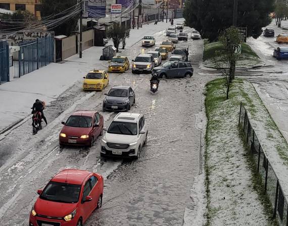 Lluvia y granizada en Quito.