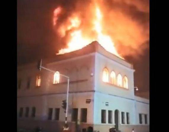 Turba incendia el Palacio de Justicia de la ciudad colombiana de Tuluá
