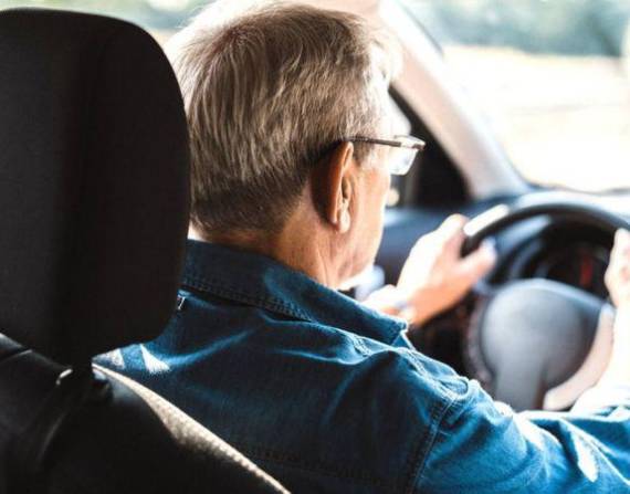Cómo tu manera de conducir puede revelar signos tempranos de Alzhéimer