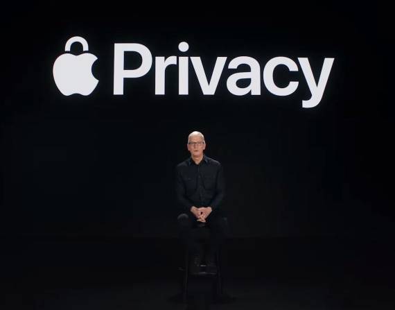 El CEO de Apple, Tim Cook, habla sobre las herramientas de privacidad de iOS 15 y iPadOS 15 en el Steve Jobs Theater APPLE