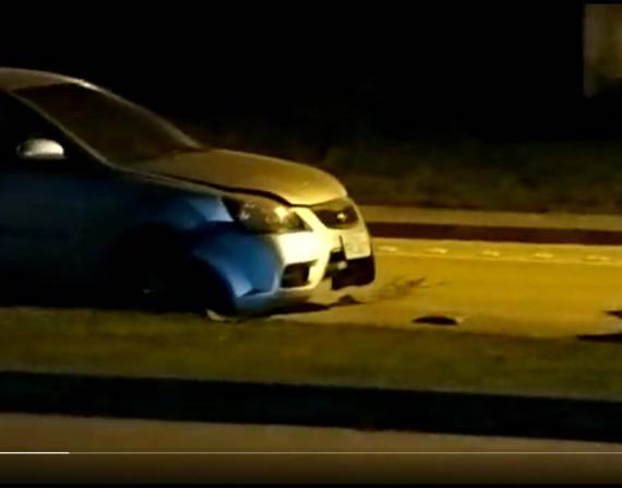 Captura de pantalla de video sobre el carro con explosivo afuera de la cárcel de Loja.